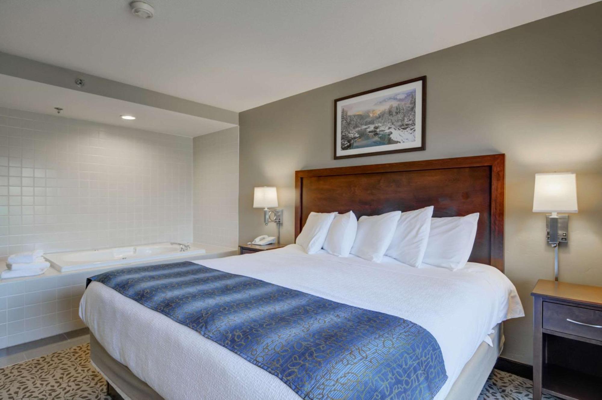 The Pine Lodge On Whitefish River Exteriér fotografie