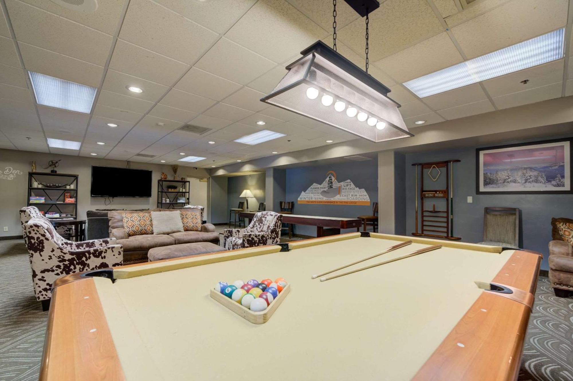 The Pine Lodge On Whitefish River Exteriér fotografie