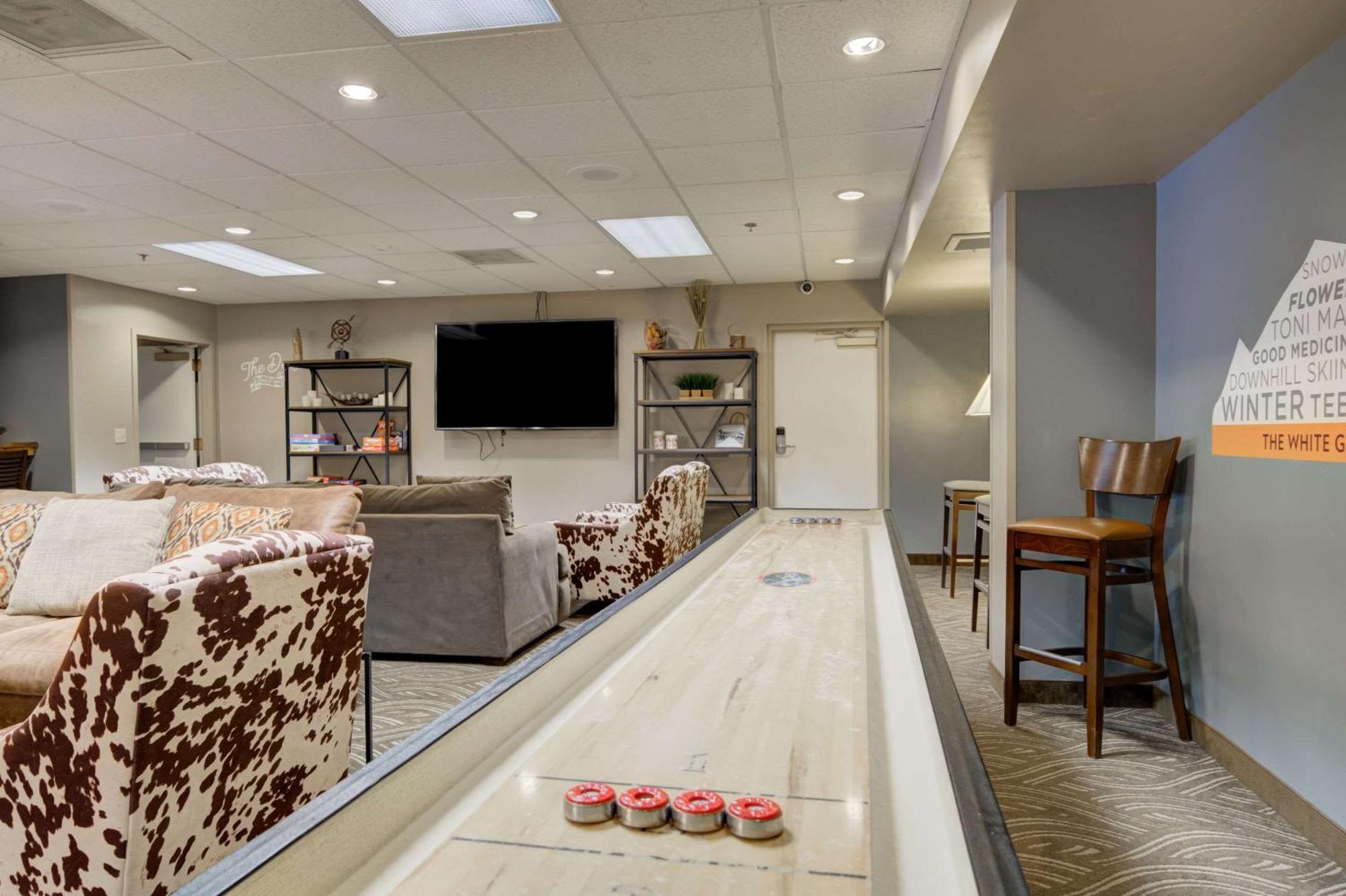 The Pine Lodge On Whitefish River Exteriér fotografie